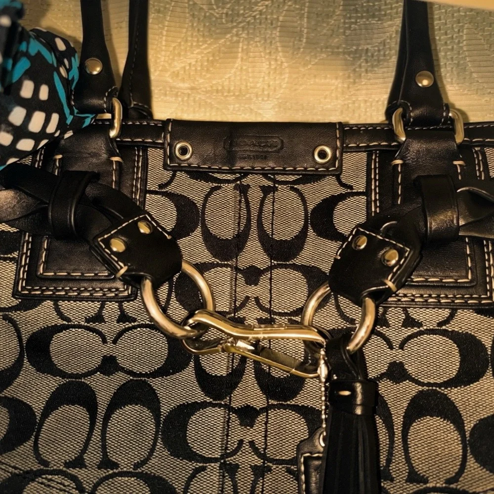 Coach - Picture 3 of 3